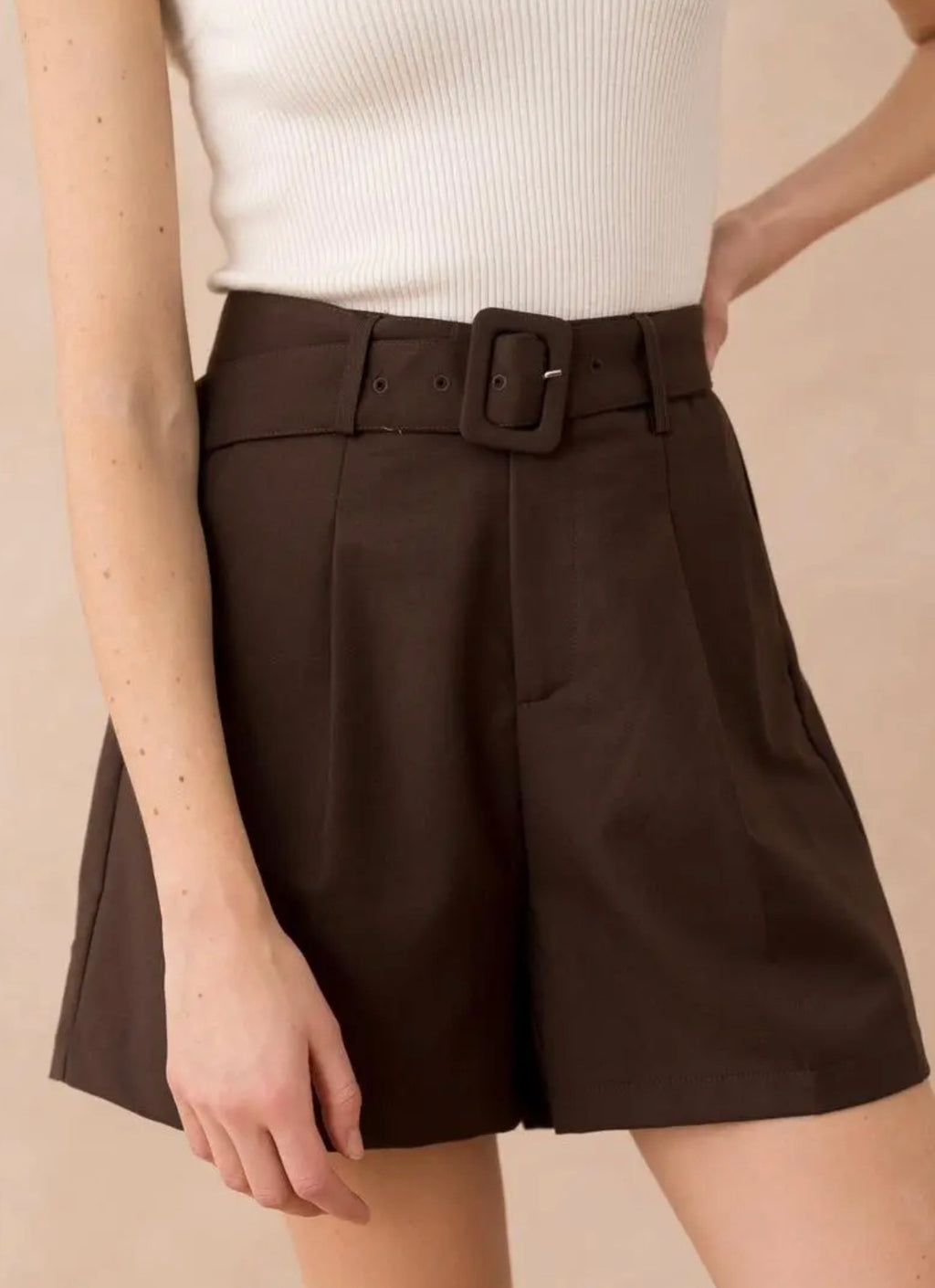 Refined Edge Belted Shorts – Dark Mocha