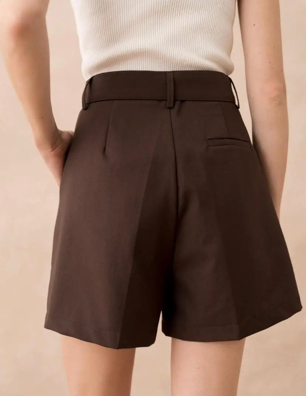 Refined Edge Belted Shorts – Dark Mocha
